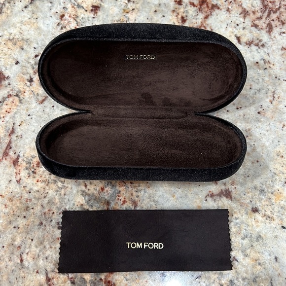 Like New! Tom Ford Lauren Sunglasses in Dark Havana. (6468992941) - Picture 7 of 9